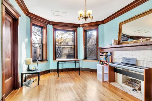 4710 Artesian Ave, Chicago IL 60659-5035 exterior