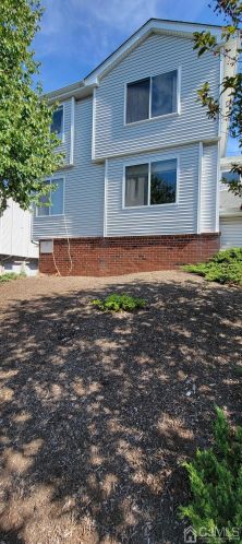 702 Jesse Way, Piscataway NJ  08854-6411 exterior