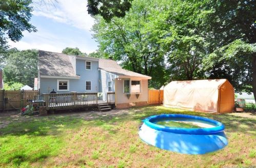 81 White St, Manchester CT 06042-3127 exterior