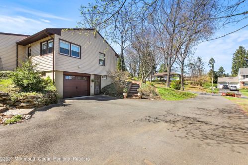 26 Iler Dr, Middletown NJ 07748-3322 exterior