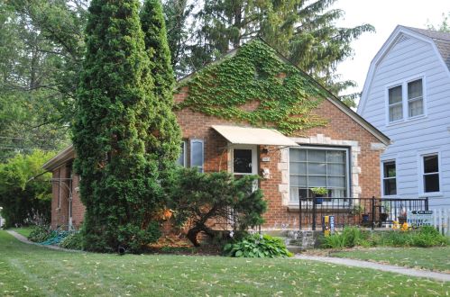 7901 Hadley St, Milwaukee, WI 53222-4927