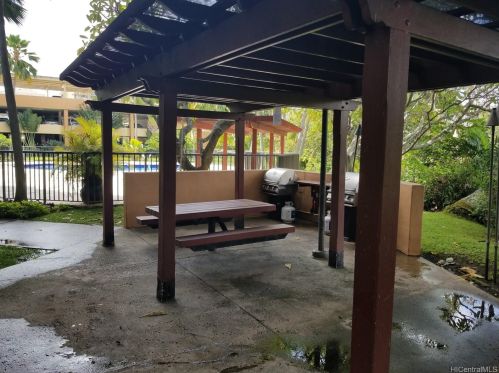 5333 Likini St, Honolulu HI 96818-1762 exterior