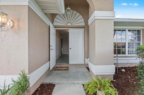 10268 Boca Cir, Naples, FL 34109-7322