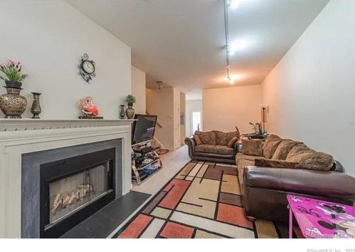 43 Last Leaf Cir, Windsor, CT 06095-4733