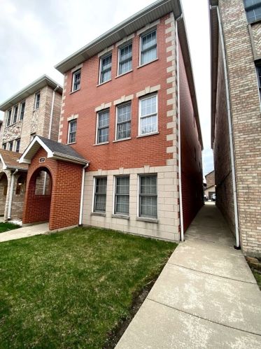 419 38th St, Chicago, IL 60609-1839