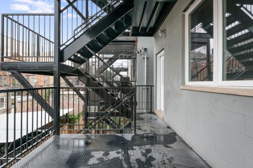 2422 Iowa St, Chicago IL 60622-4607 exterior