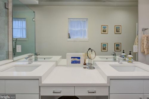 934 Ellsworth St, Philadelphia PA 19146-3010 exterior