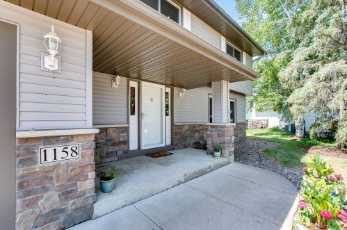 1158 Fernwood Ct, Saint Paul, MN 55126-8401