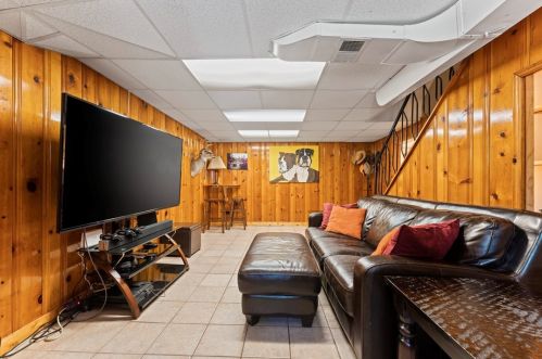 715 Gaywood Dr, Pittsburgh PA 15235-4144 exterior