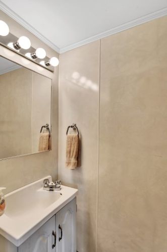 205 Littlewood St, Pittsburgh PA 15223-1131 exterior