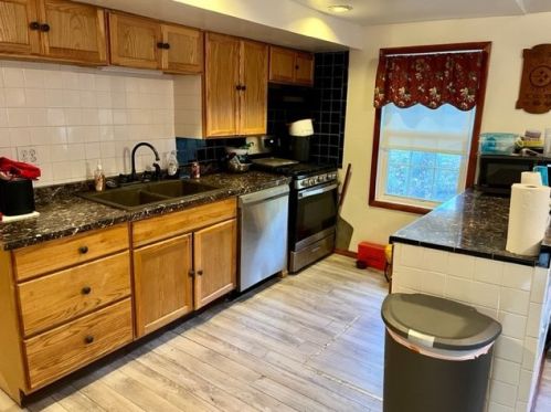 404 Middle St, Pittsburgh PA 15227-3844 exterior