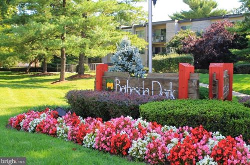 5107 Crossfield Ct, Rockville, MD 20852-2141