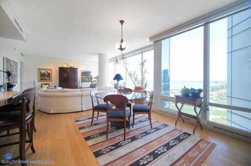 340 Randolph St, Chicago IL  60601-7618 exterior