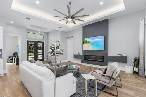 4409 7 Ave, Naples FL 34119-1525 exterior