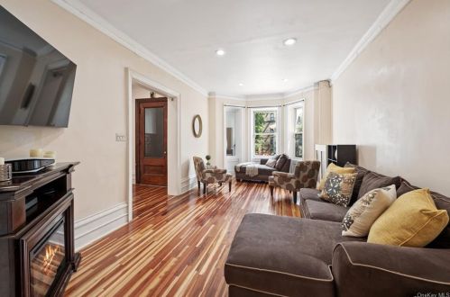 2983 Perry Ave, Bronx NY 10467-4105 exterior