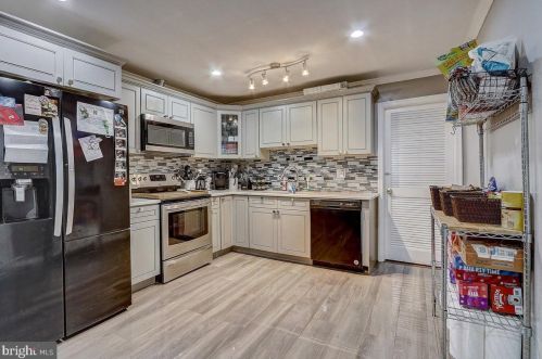 521 Riv Dr, Camden NJ 08110-2917 exterior