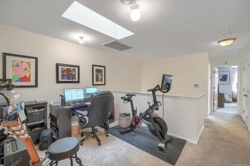 51 Oak Hl Rd, Middletown NY 10941-1366 exterior