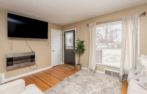 5609 Congress St, Milwaukee, WI 53218-5622