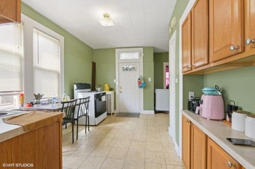 6710 Artesian Ave, Chicago IL 60645-5301 exterior