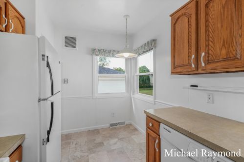 941 Fairfield Ave, Grand Rapids MI 49504-3745 exterior