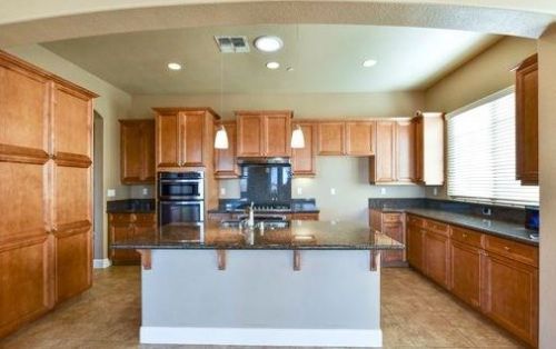 2110 Fenceline Dr, Folsom CA exterior