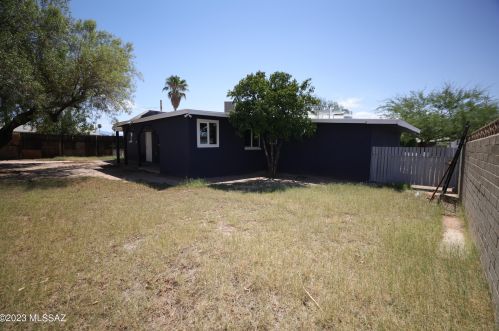 5751 28 St, Tucson AZ 85711-5925 exterior