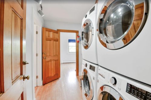 18 Mdw Ln, Nantucket MA 02554-2193 exterior