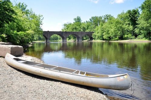 184 St, Windsor CT 06095-2412 exterior