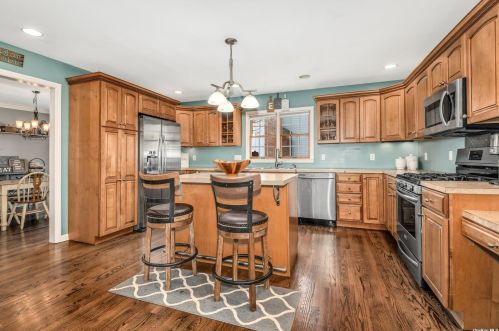 11 St, Huntington Station NY 11746-1332 exterior