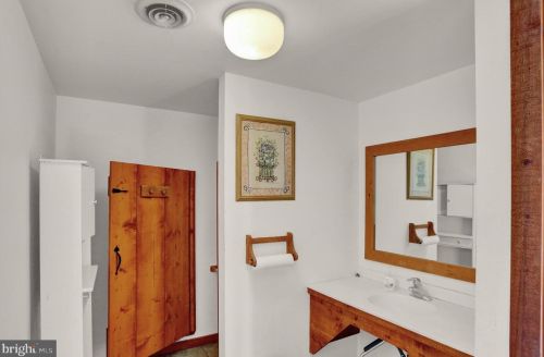 886 Vaughn Rd, Pottstown PA exterior