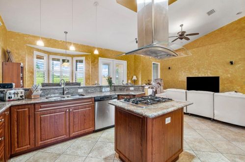 386 Dalton Cir, Fort Pierce FL 34953-5850 exterior