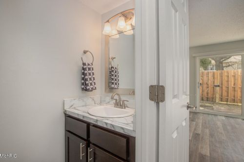 3630 Kenbrooke Ct, Kalamazoo MI 49006-5437 exterior