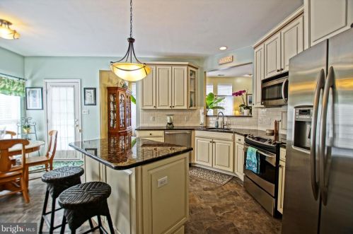 6 Amberwood Way, Lewes DE 19958-9468 exterior