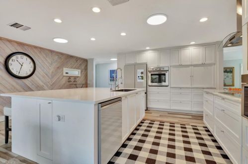 2120 Sandpiper St, Naples FL 34102-1505 exterior