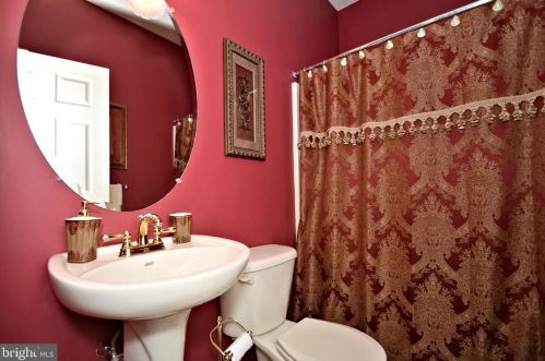 45 Villa Dr, Warminster PA 18974-3780 exterior