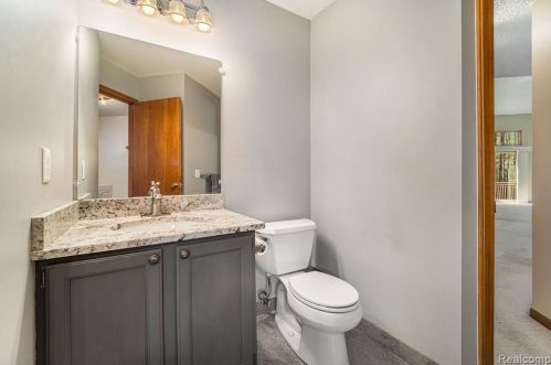 4082 Pinestead Dr, Walled Lake MI 48390-1344 exterior