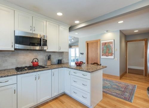 30 Pleasantview Ave, Springfield MA 01106-1019 exterior