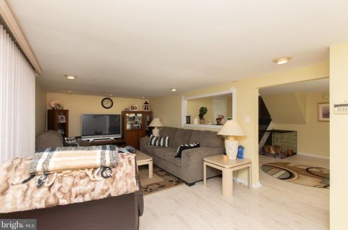 18 Trinity Ln, Blenheim NJ exterior