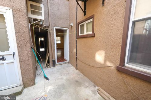 1702 2nd St, Philadelphia PA 19122-2639 exterior