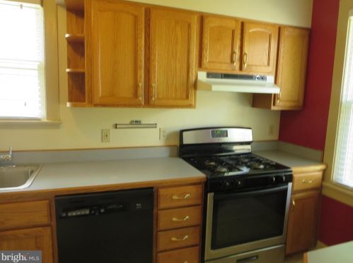 15 Oakland Ave, Camden NJ 08107-1211 exterior