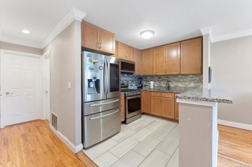 256 Robinson Ave, Bronx NY 10465-3139 exterior