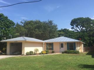 1345 Diana Ave, Naples, FL 34103-4568