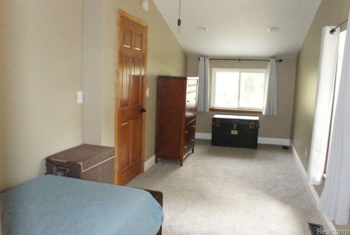 3322 Emmons Ave, Rochester MI 48307-5515 exterior