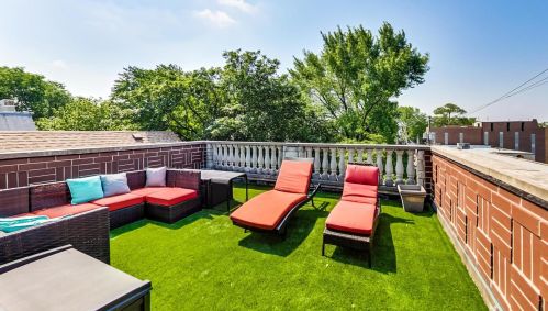 1542 Oakdale Ave, Chicago IL 60657-4024 exterior