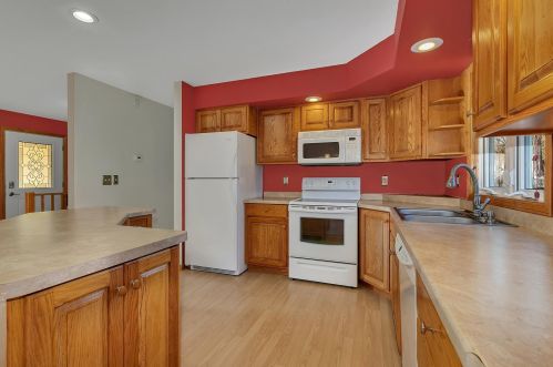 32 Riverside Ave, Sartell MN 56377-1927 exterior