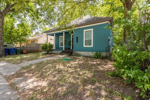 1303 Canterbury St, Austin TX  78702-5320 exterior