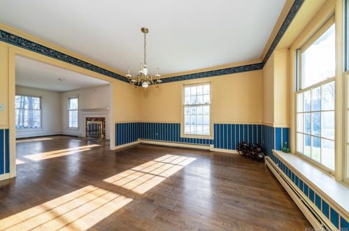 21 Colonial Ln, Ridgefield CT 06877-1921 exterior