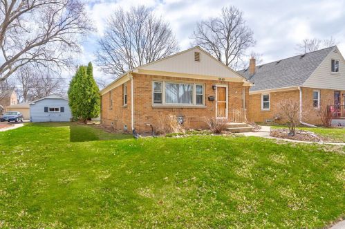 5640 Braeburn Ln, Milwaukee WI 53209-3328 exterior