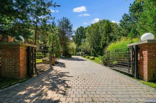 3 Pne Ter, Demarest NJ 07627-1214 exterior