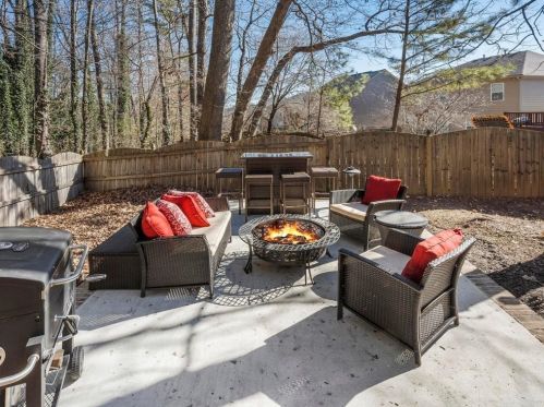 121 Lankford Rd, Tucker GA 30084-1821 exterior